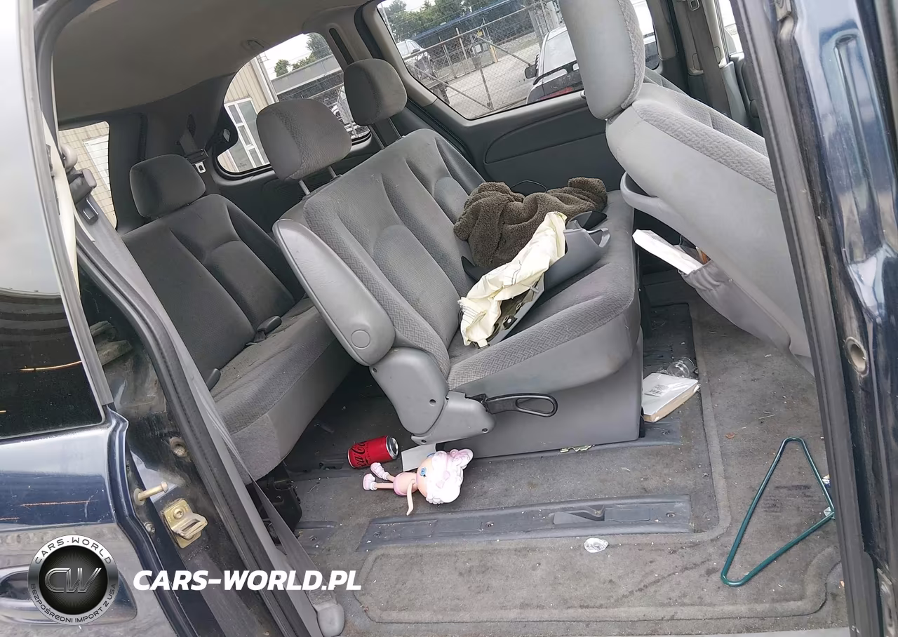 2005 Chrysler Town & Country VIN:1C4GP45R55B330222 - 8