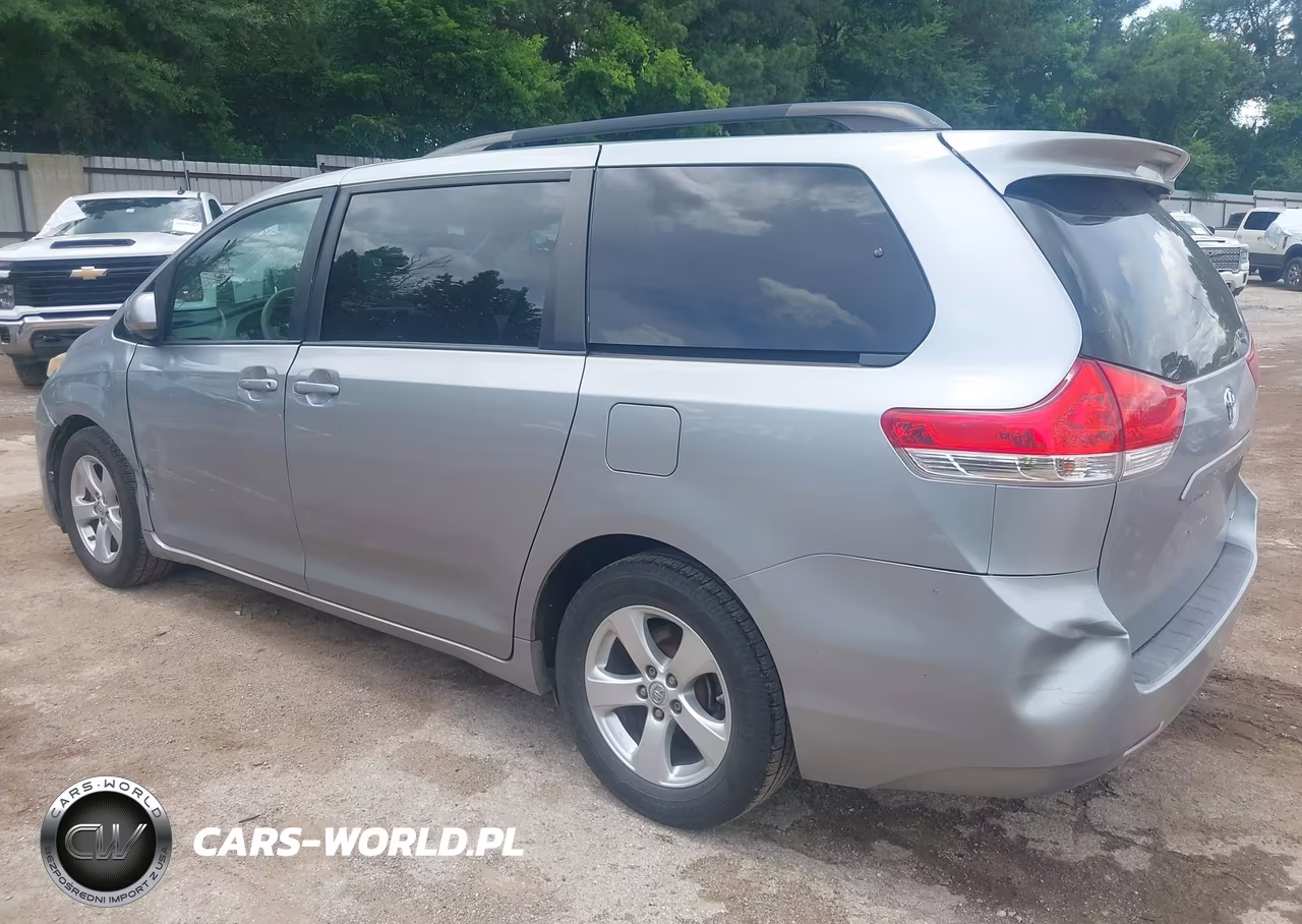 2014 Toyota Sienna Le V6 8 Passenger VIN:5TDKK3DC6ES515355 - 3