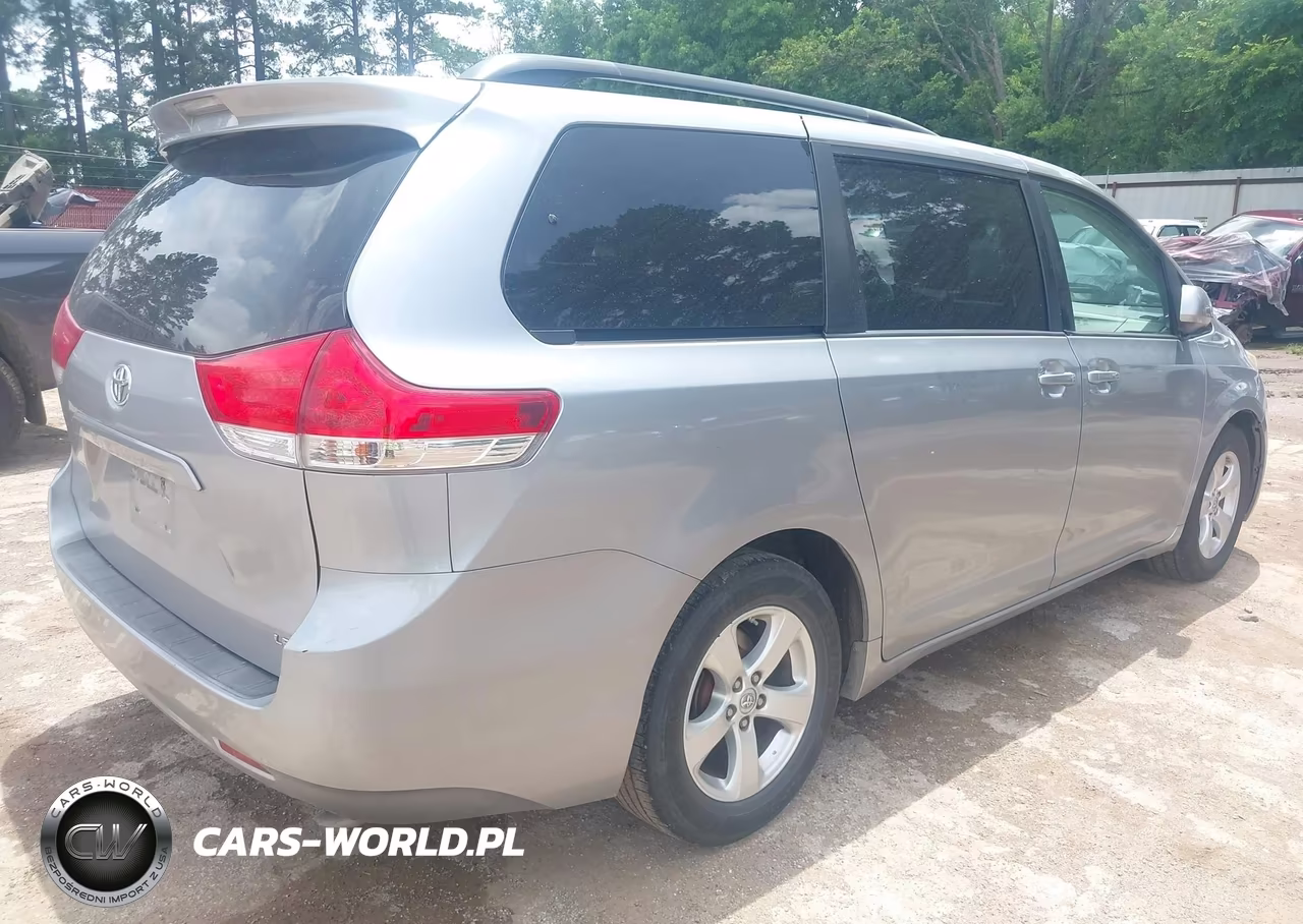 2014 Toyota Sienna Le V6 8 Passenger VIN:5TDKK3DC6ES515355 - 4