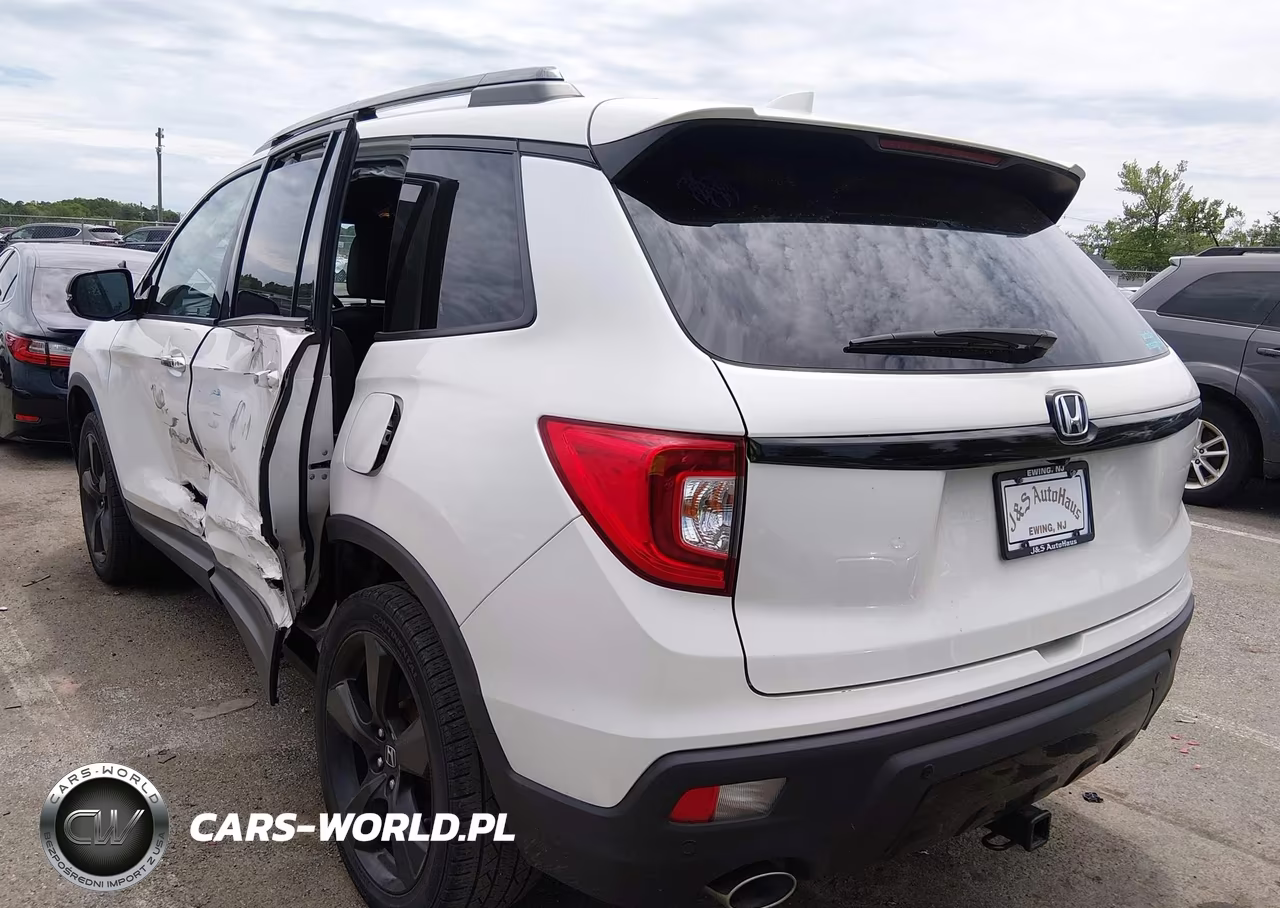 2019 Honda Passport Elite VIN:5FNYF8H06KB004806 - 3