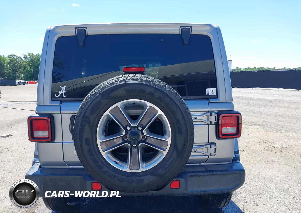 2020 Jeep Wrangler Unlimited Sahara 4X4 VIN:1C4HJXEN8LW131529 - 16