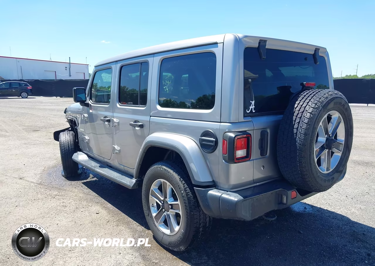 2020 Jeep Wrangler Unlimited Sahara 4X4 VIN:1C4HJXEN8LW131529 - 3