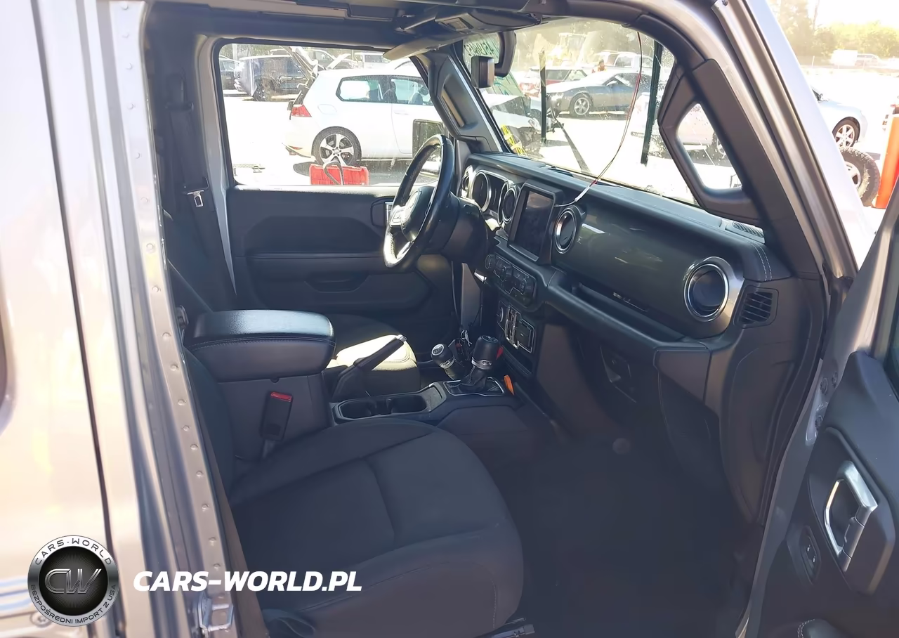 2020 Jeep Wrangler Unlimited Sahara 4X4 VIN:1C4HJXEN8LW131529 - 5