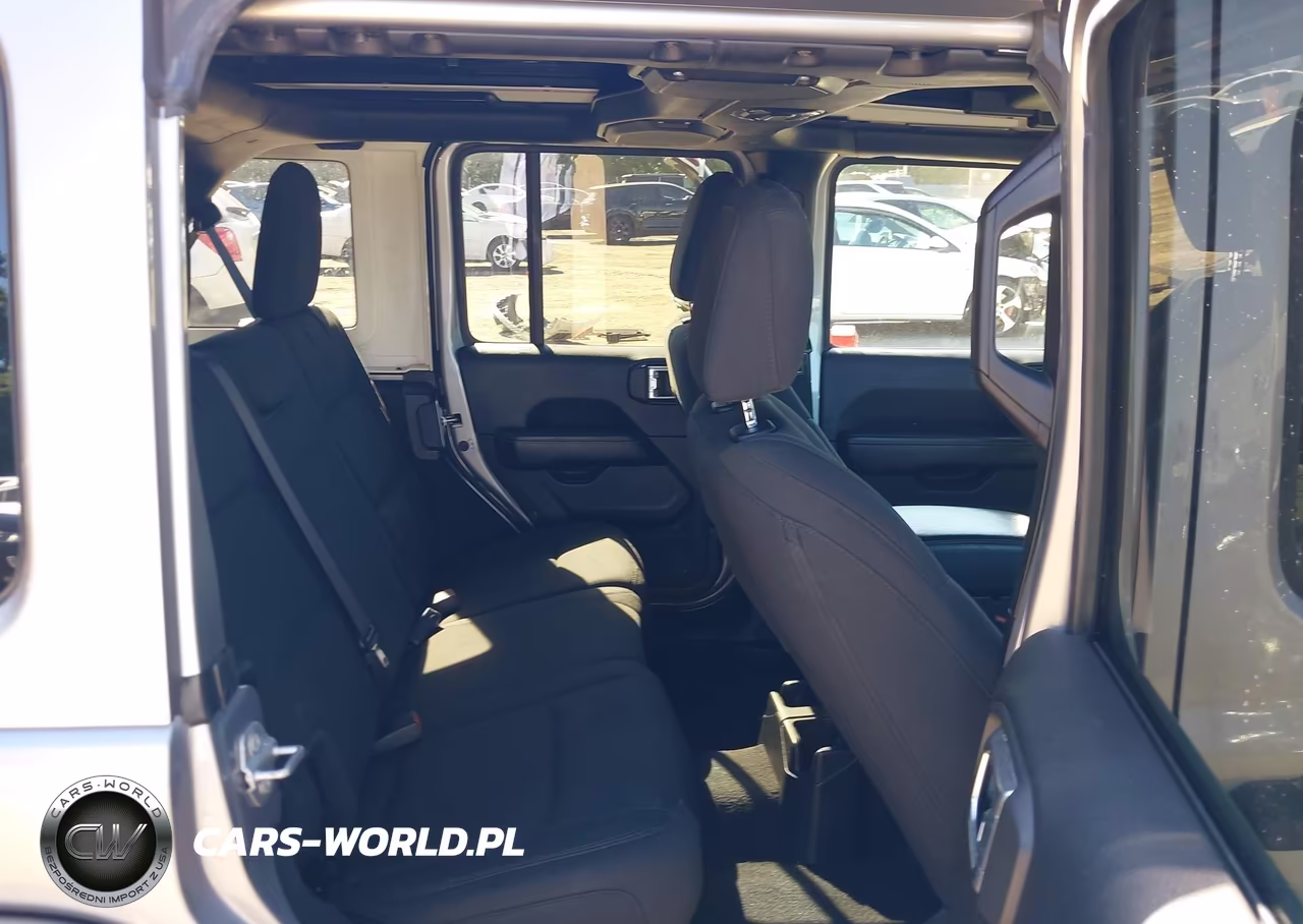 2020 Jeep Wrangler Unlimited Sahara 4X4 VIN:1C4HJXEN8LW131529 - 8