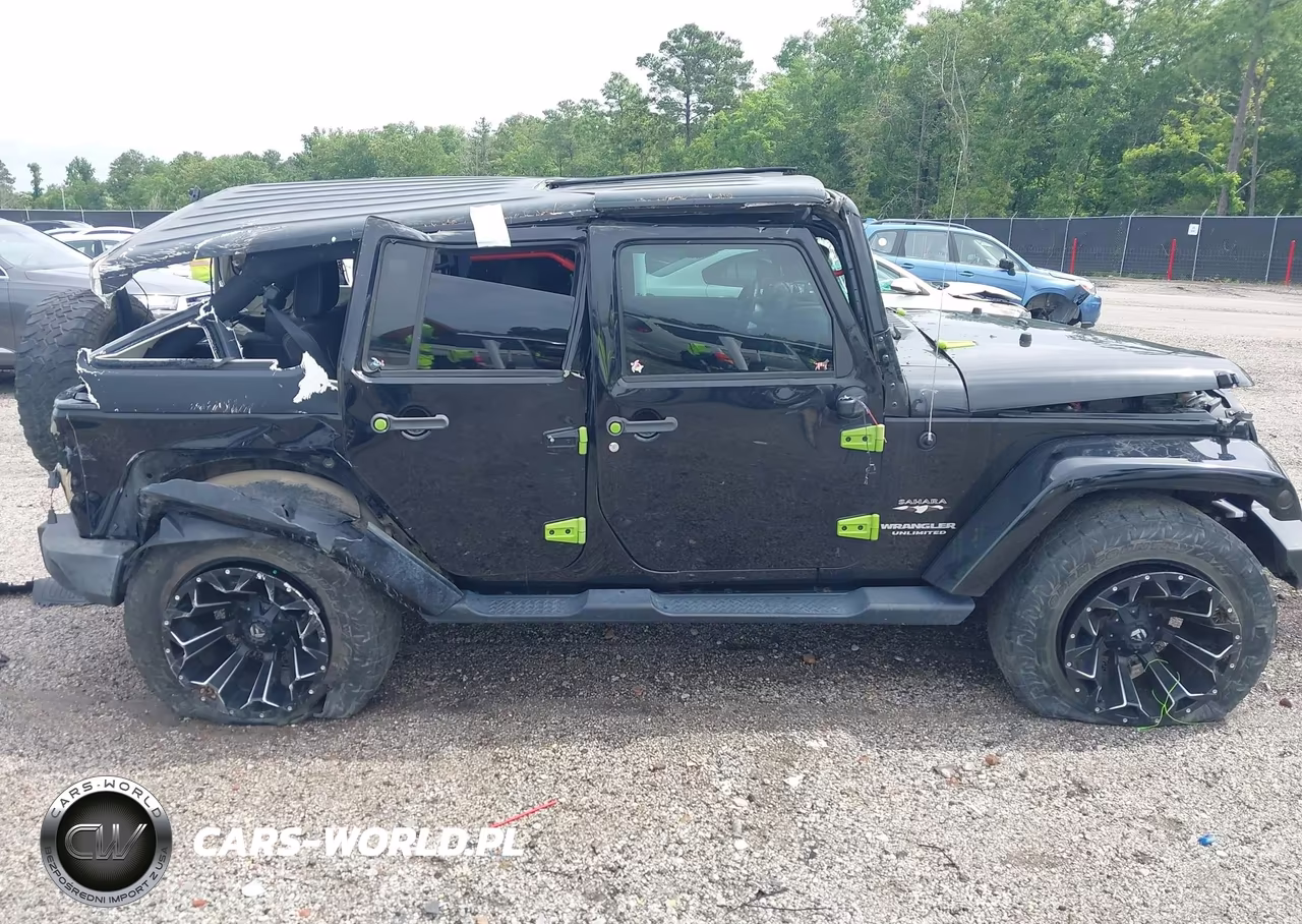2017 Jeep Wrangler Unlimited Sahara 4X4 VIN:1C4BJWEG3HL623413 - 14
