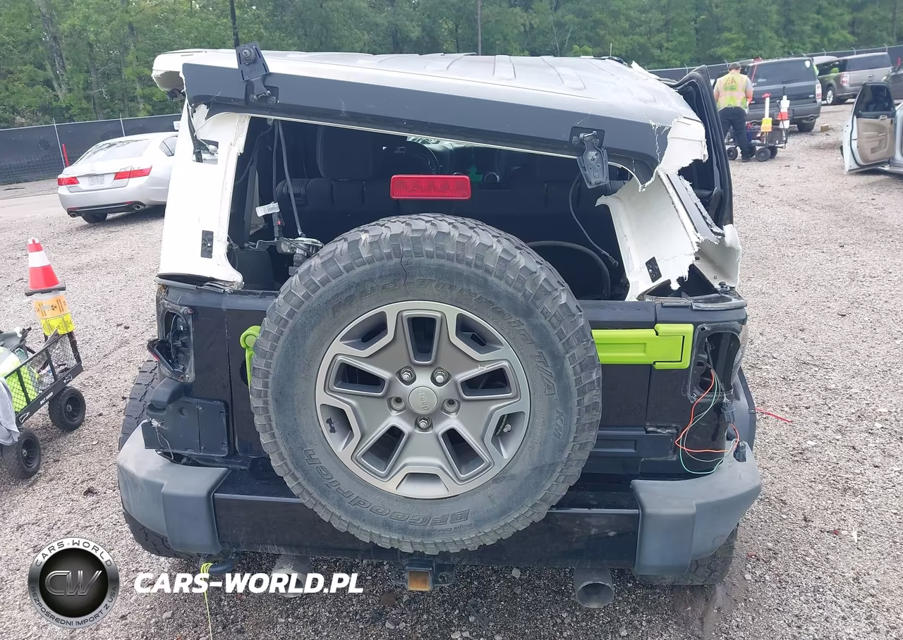 2017 Jeep Wrangler Unlimited Sahara 4X4 VIN:1C4BJWEG3HL623413 - 17