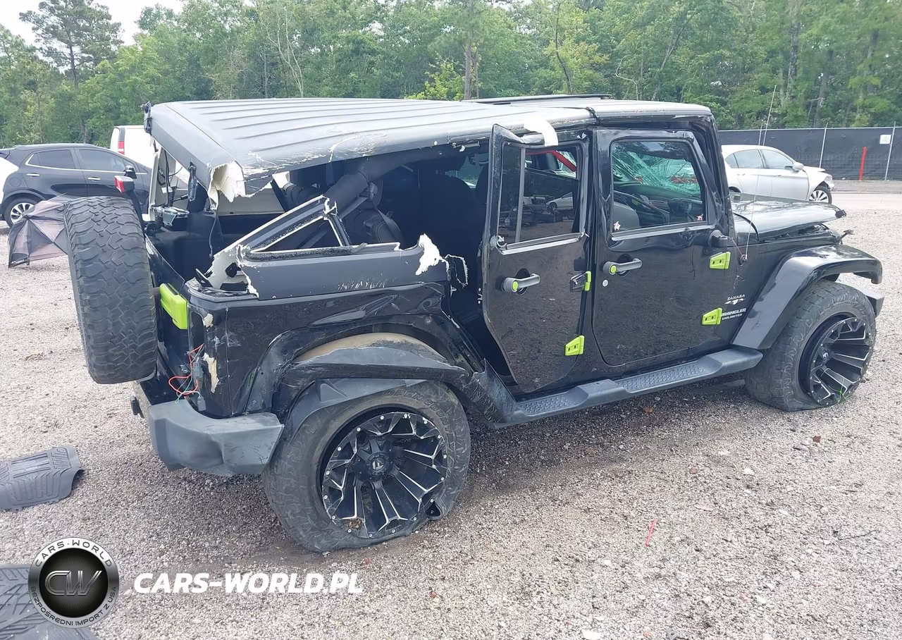 2017 Jeep Wrangler Unlimited Sahara 4X4 VIN:1C4BJWEG3HL623413 - 4