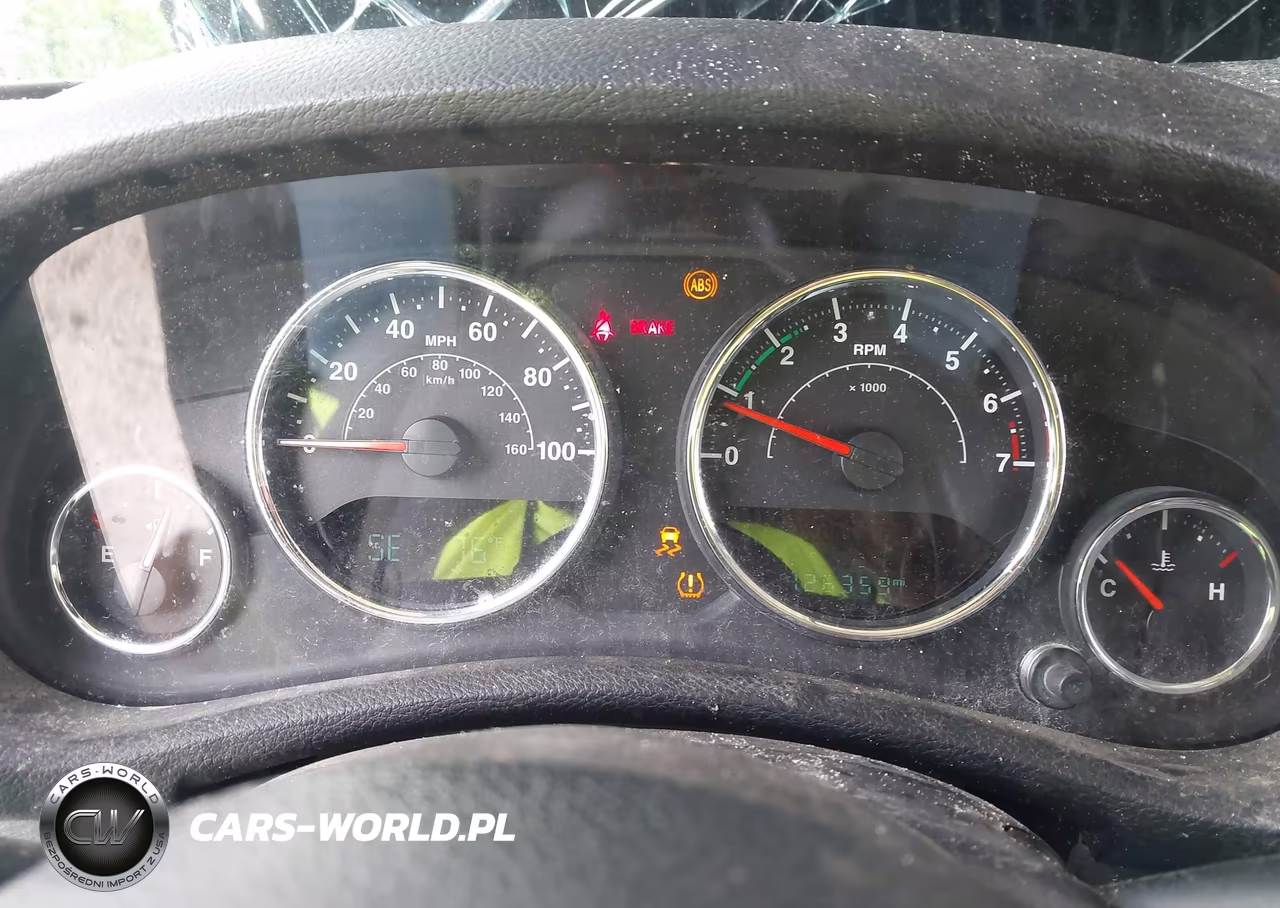 2017 Jeep Wrangler Unlimited Sahara 4X4 VIN:1C4BJWEG3HL623413 - 7