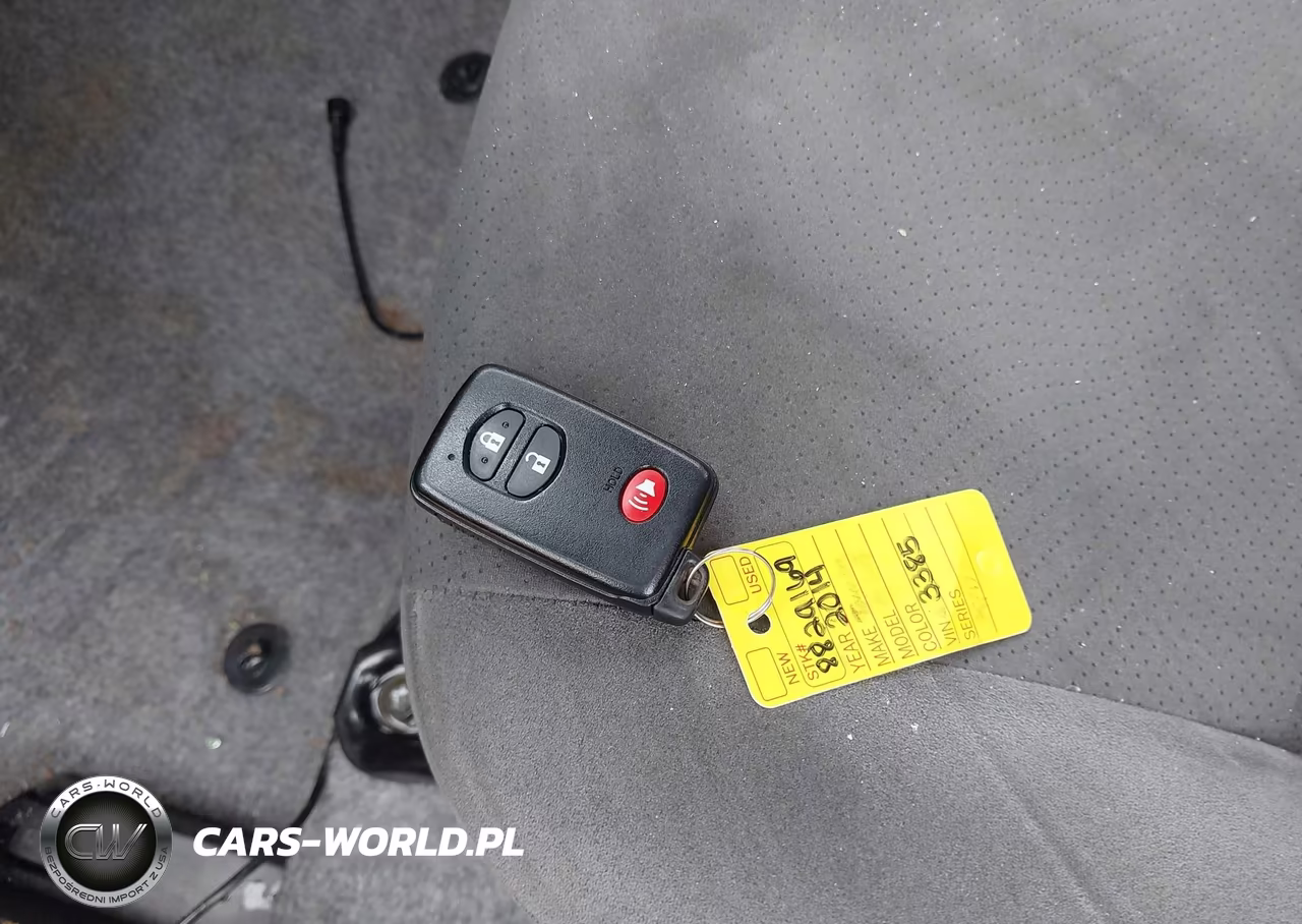 2013 Toyota Prius Three VIN:JTDKN3DU2D5643385 - 11