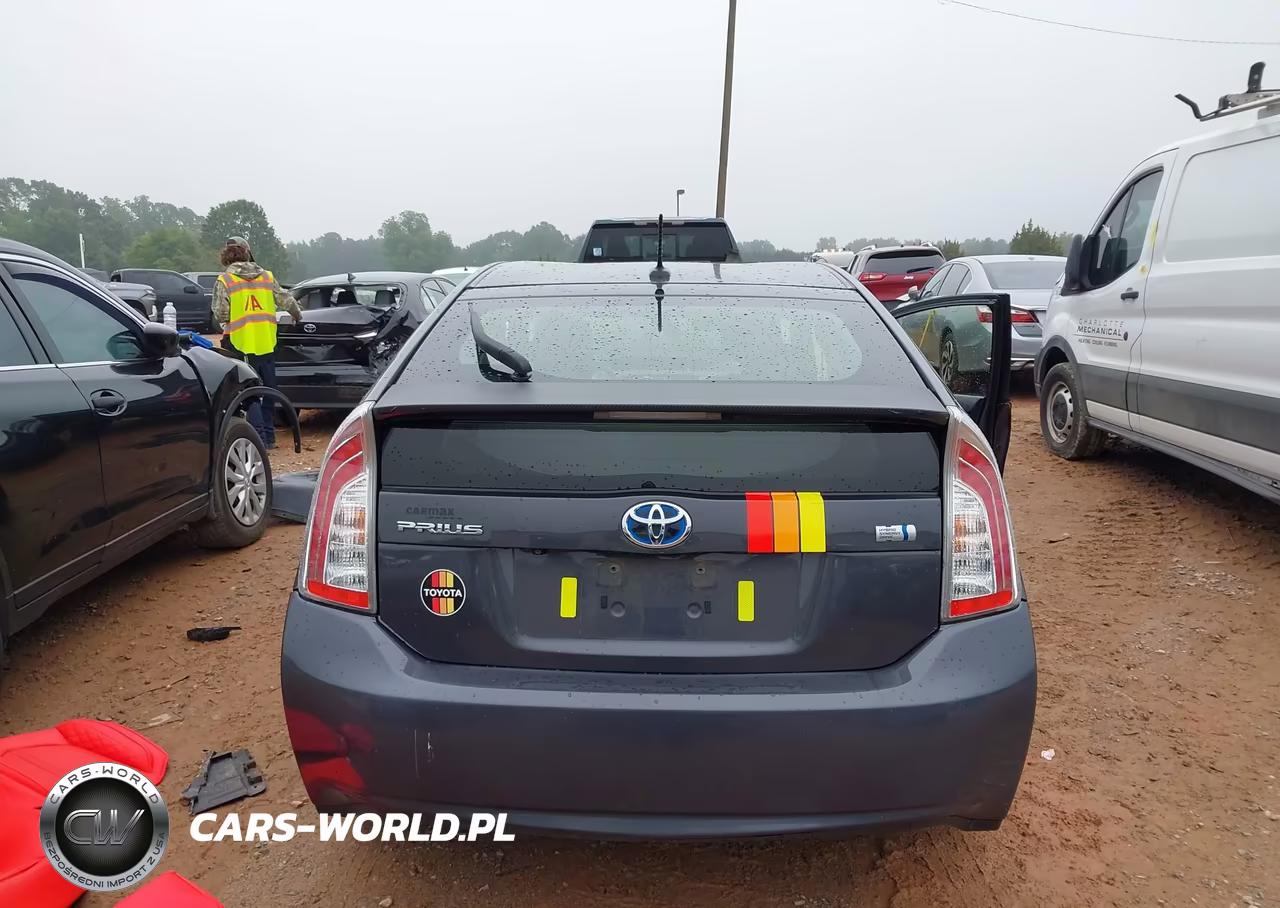 2013 Toyota Prius Three VIN:JTDKN3DU2D5643385 - 16