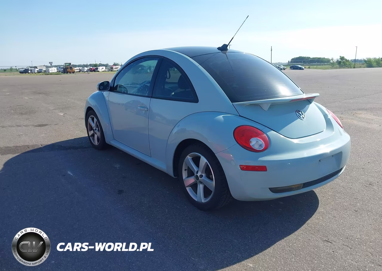 2010 Volkswagen New Beetle 2.5L Final Edition VIN:3VWRW3AG5AM027483 - 3