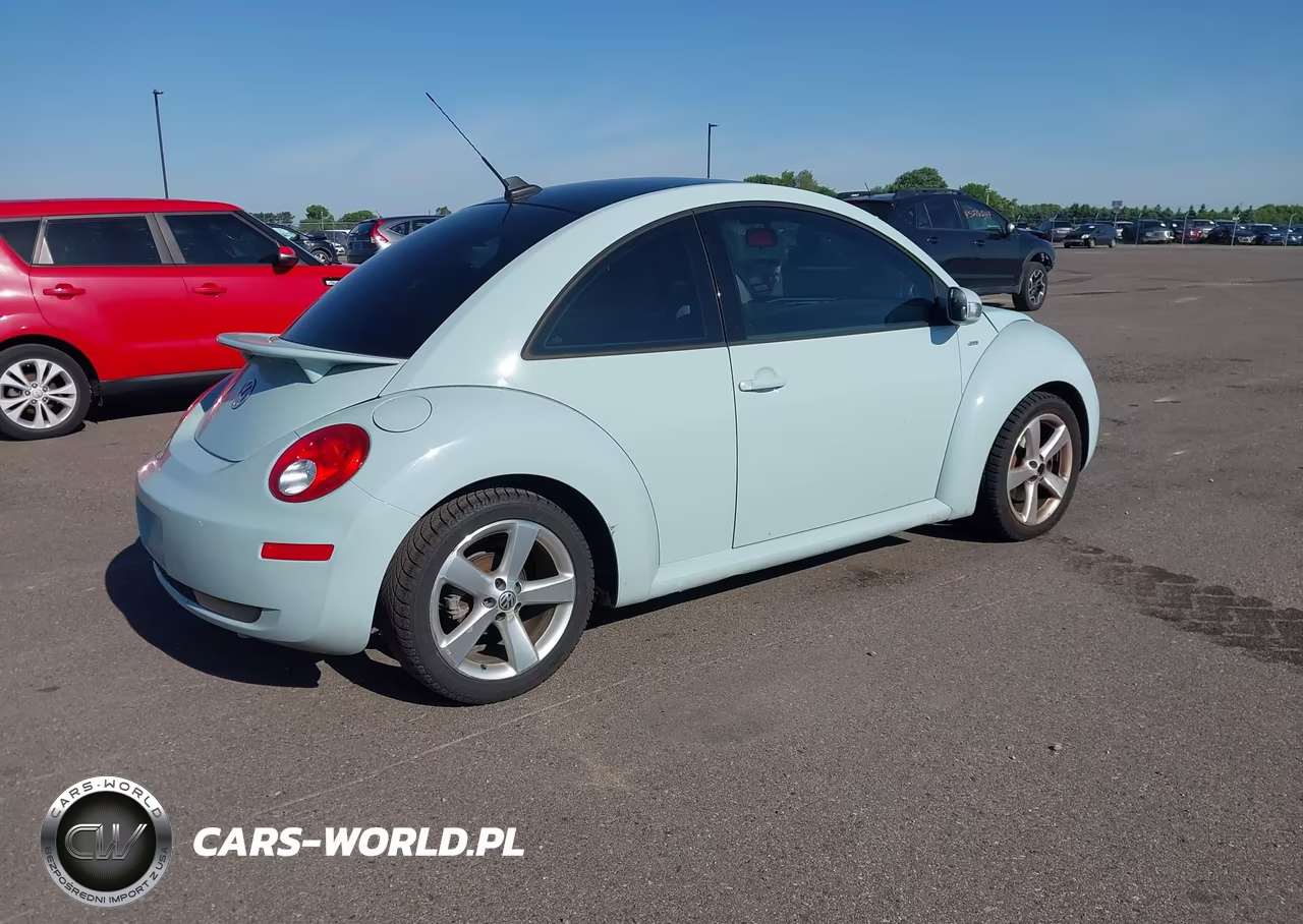 2010 Volkswagen New Beetle 2.5L Final Edition VIN:3VWRW3AG5AM027483 - 4