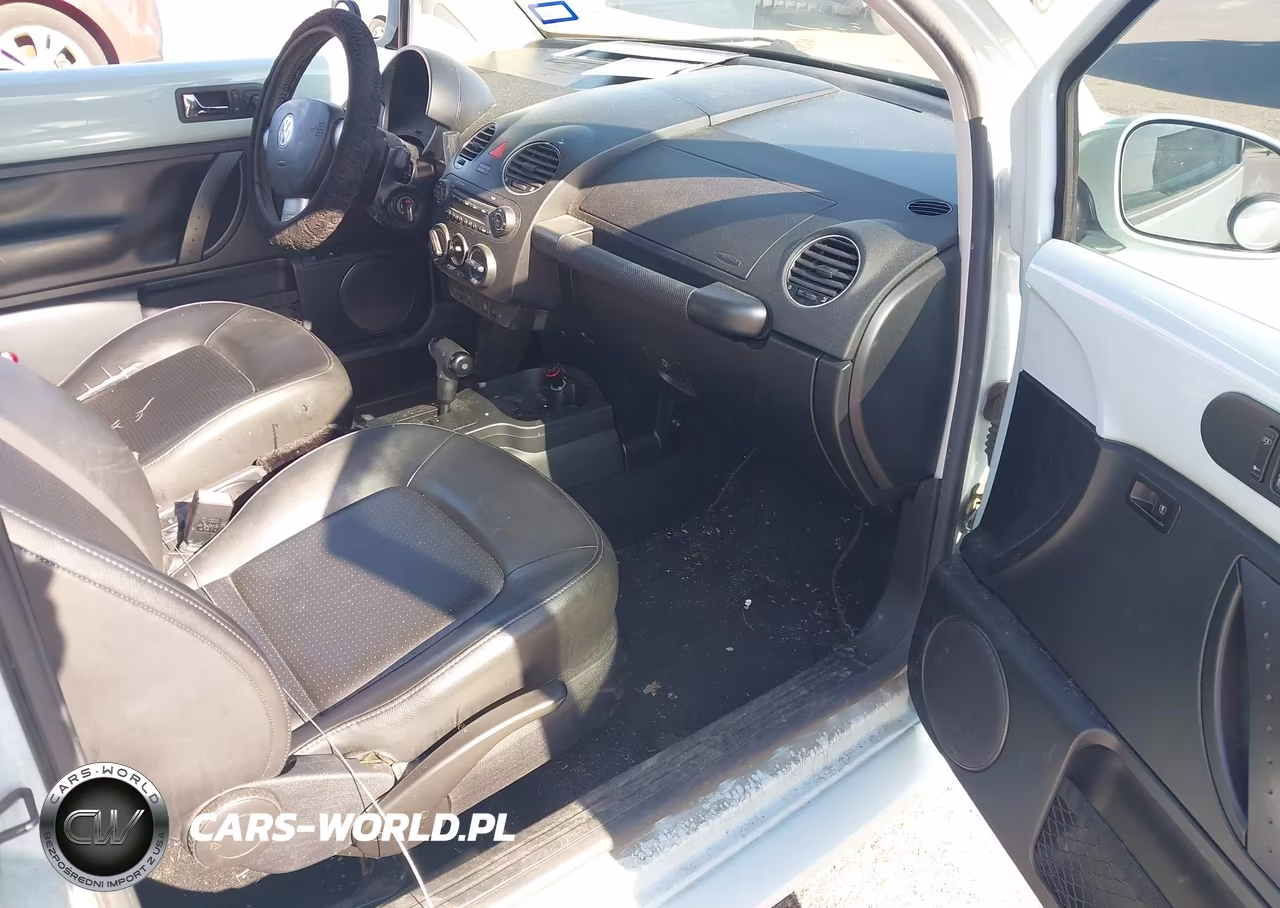 2010 Volkswagen New Beetle 2.5L Final Edition VIN:3VWRW3AG5AM027483 - 5