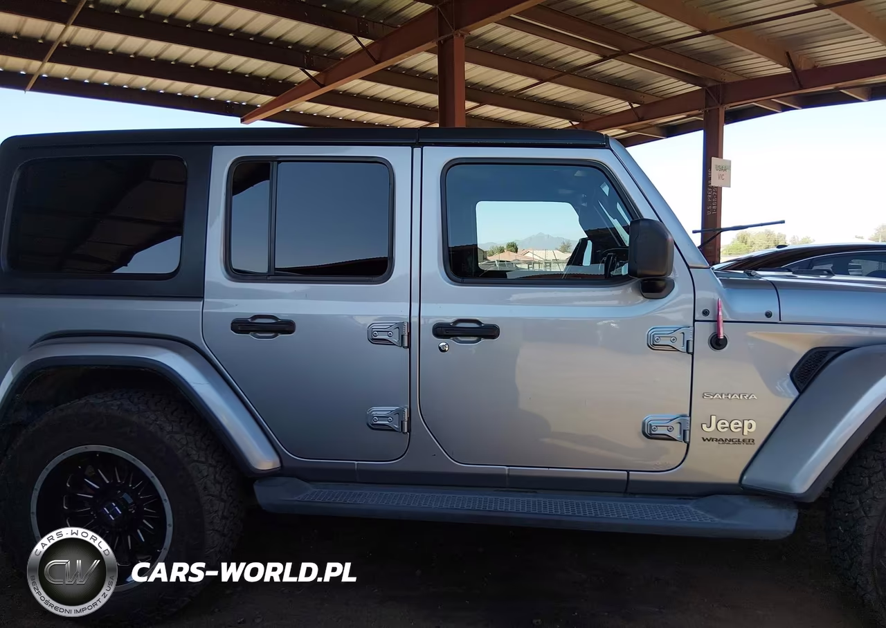 2020 Jeep Wrangler Unlimited Sahara 4X4 VIN:1C4HJXEN6LW153545 - 13