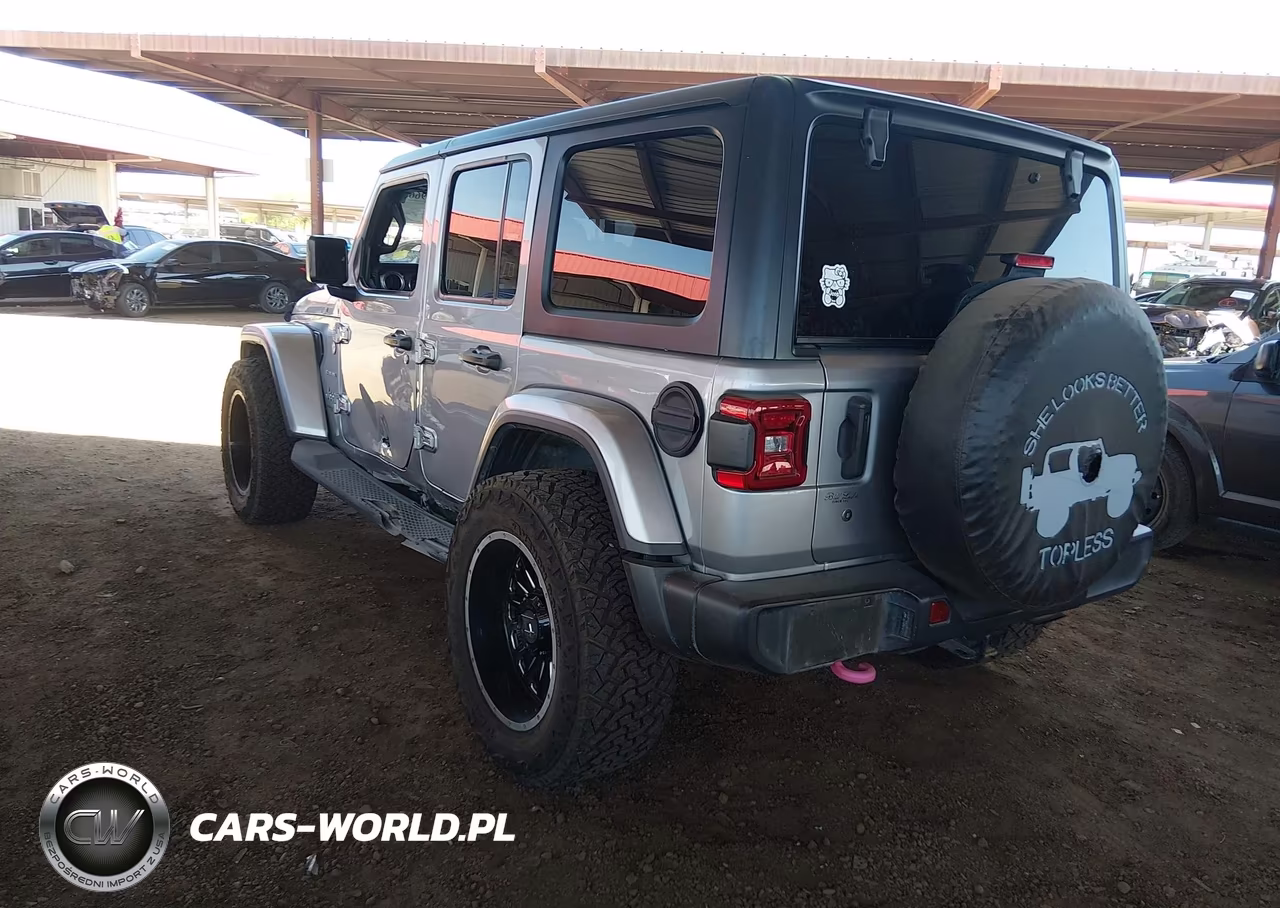 2020 Jeep Wrangler Unlimited Sahara 4X4 VIN:1C4HJXEN6LW153545 - 3