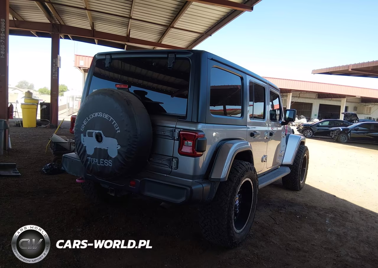2020 Jeep Wrangler Unlimited Sahara 4X4 VIN:1C4HJXEN6LW153545 - 4