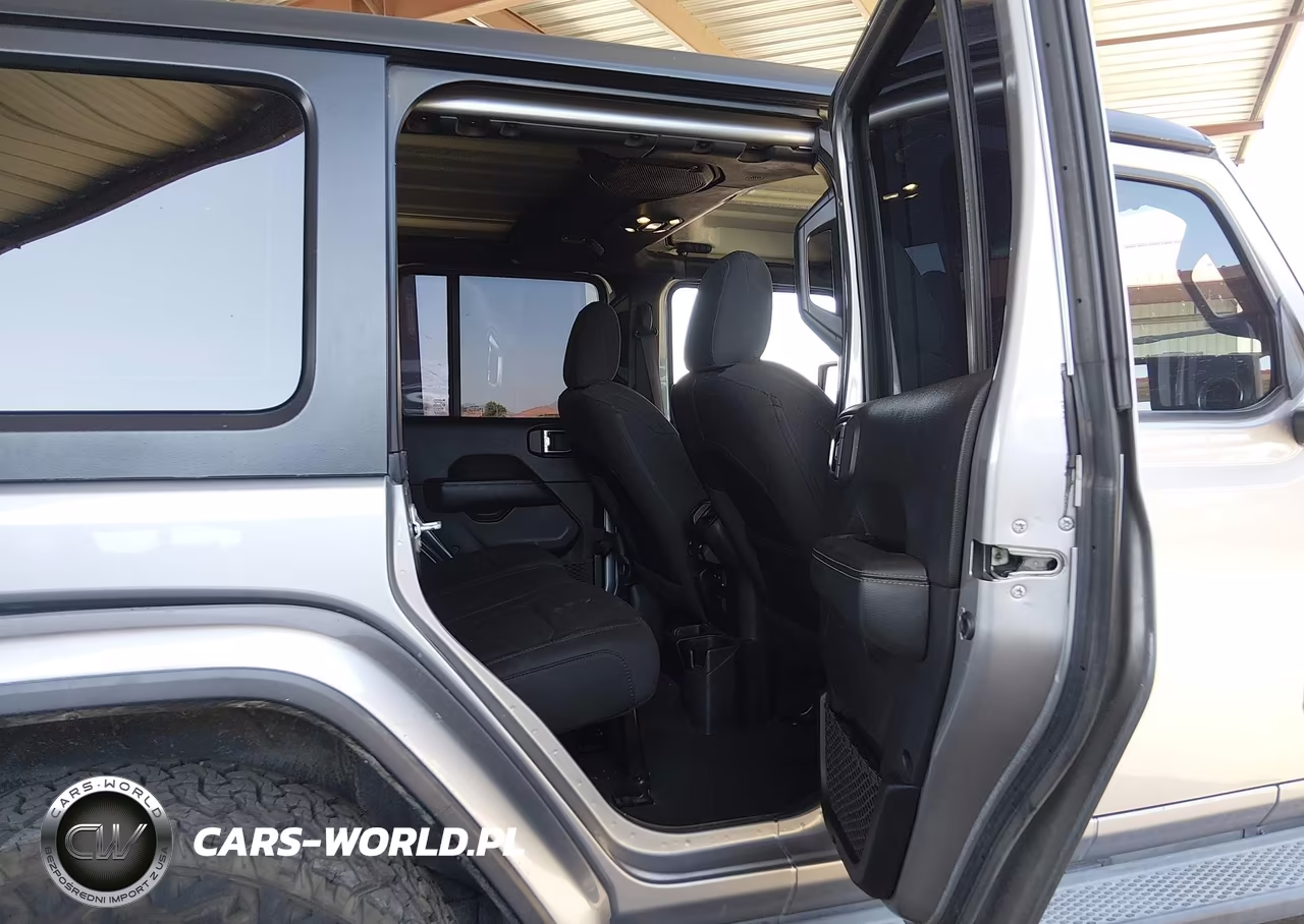 2020 Jeep Wrangler Unlimited Sahara 4X4 VIN:1C4HJXEN6LW153545 - 8