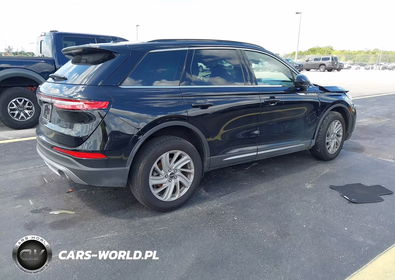 2026 Lincoln Corsair Premiere VIN:5LMCJ1CA6TUL00863 - 4