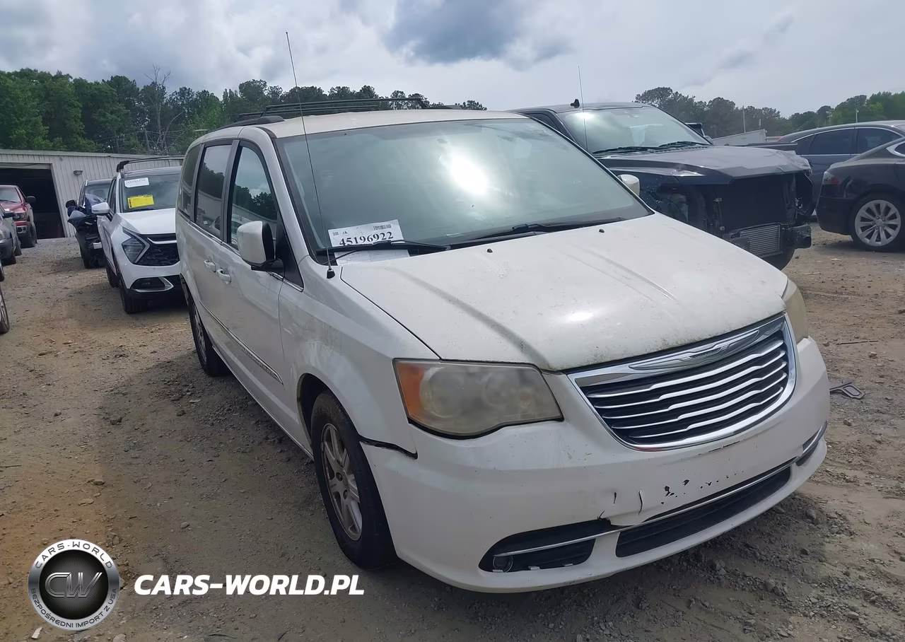 2013 Chrysler Town & Country Touring – zdjęcie 1 z 11