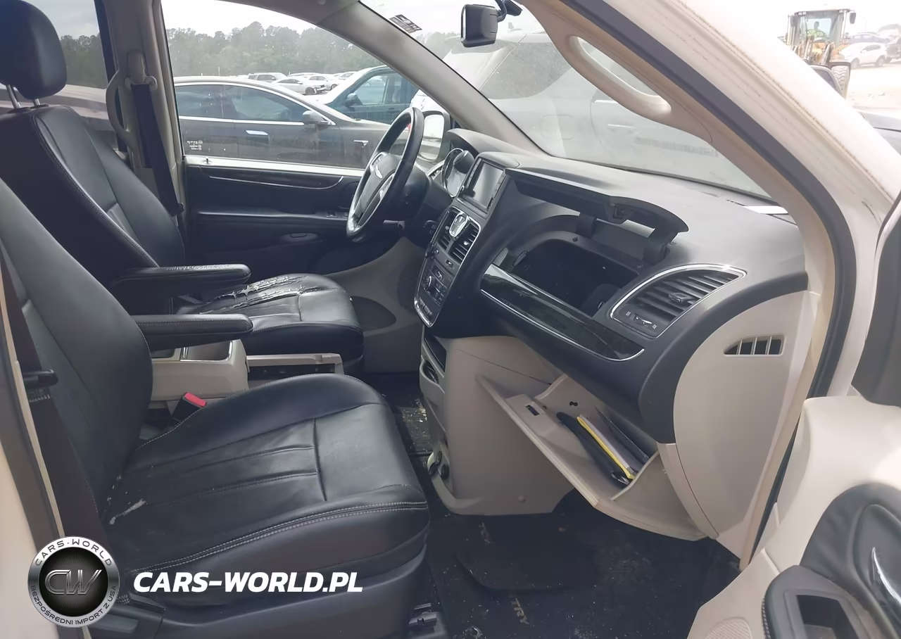 2013 Chrysler Town & Country Touring VIN:2C4RC1BG7DR657906 - 5