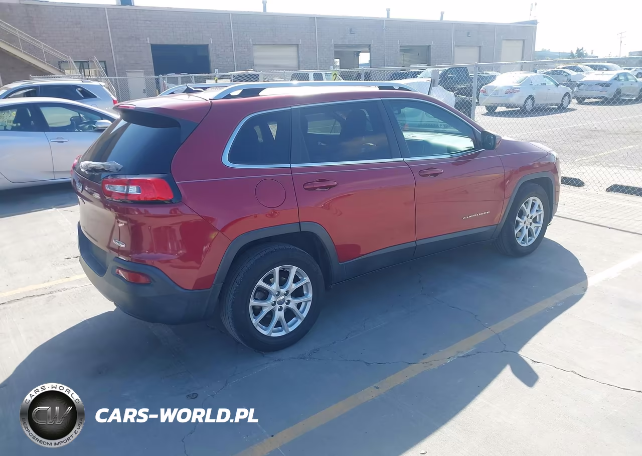 2015 Jeep Cherokee Latitude VIN:1C4PJLCB1FW690566 - 4