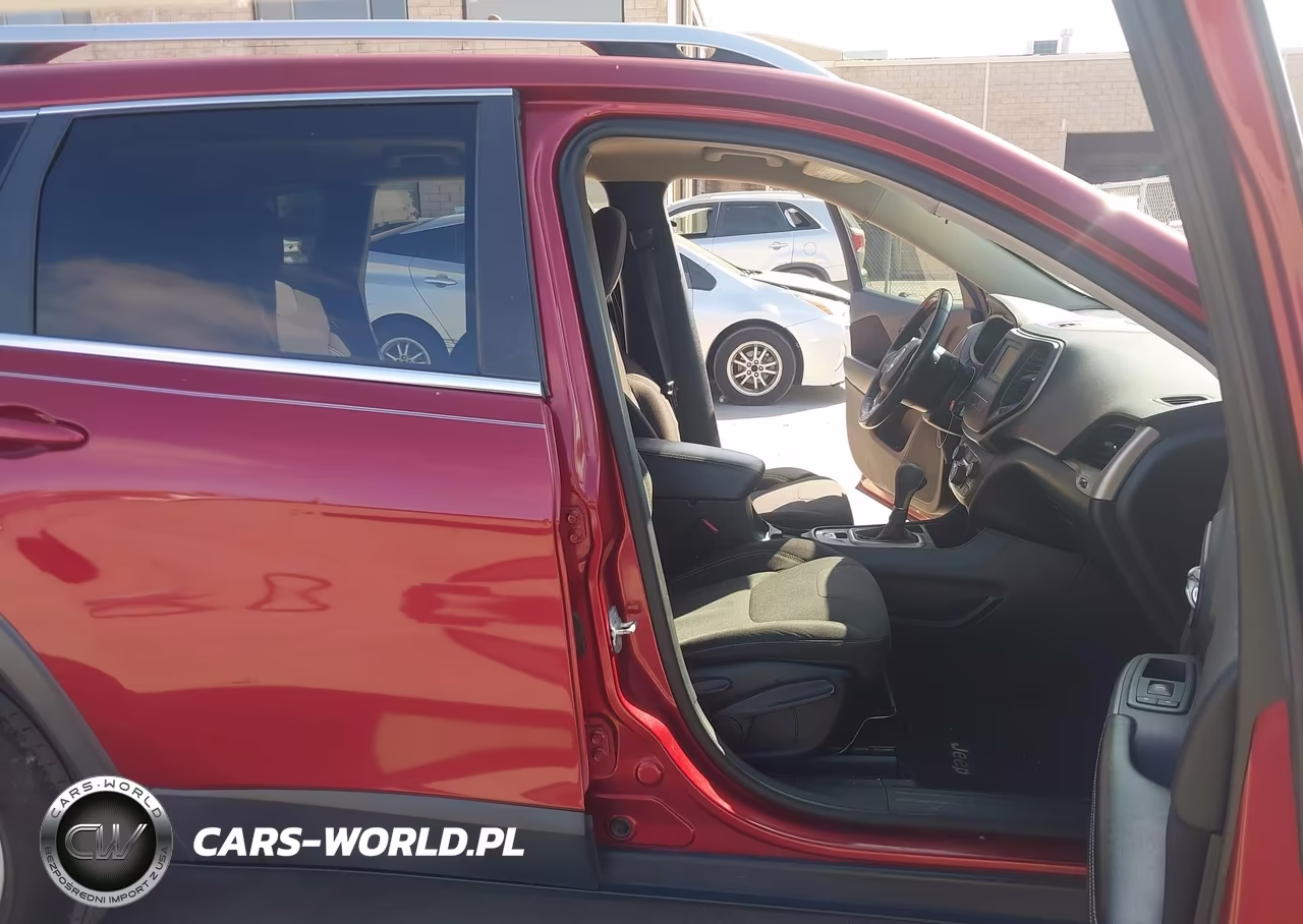 2015 Jeep Cherokee Latitude VIN:1C4PJLCB1FW690566 - 5