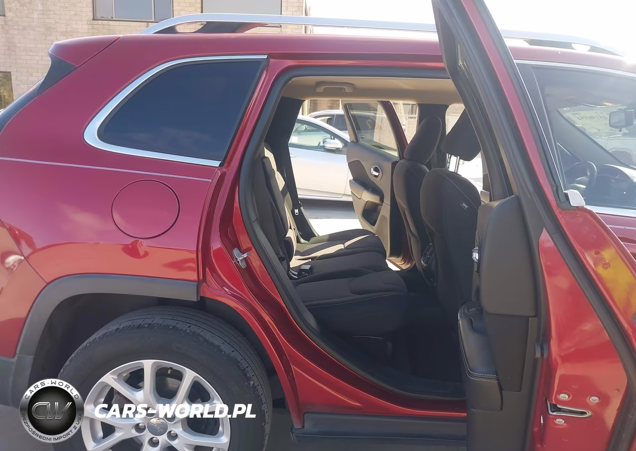 2015 Jeep Cherokee Latitude VIN:1C4PJLCB1FW690566 - 8