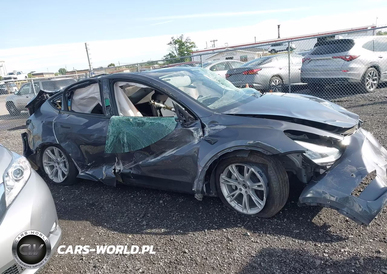 2022 Tesla Model Y Long Range Dual Motor All-Wheel Drive VIN:7SAYGDEE3NF427792 - 11