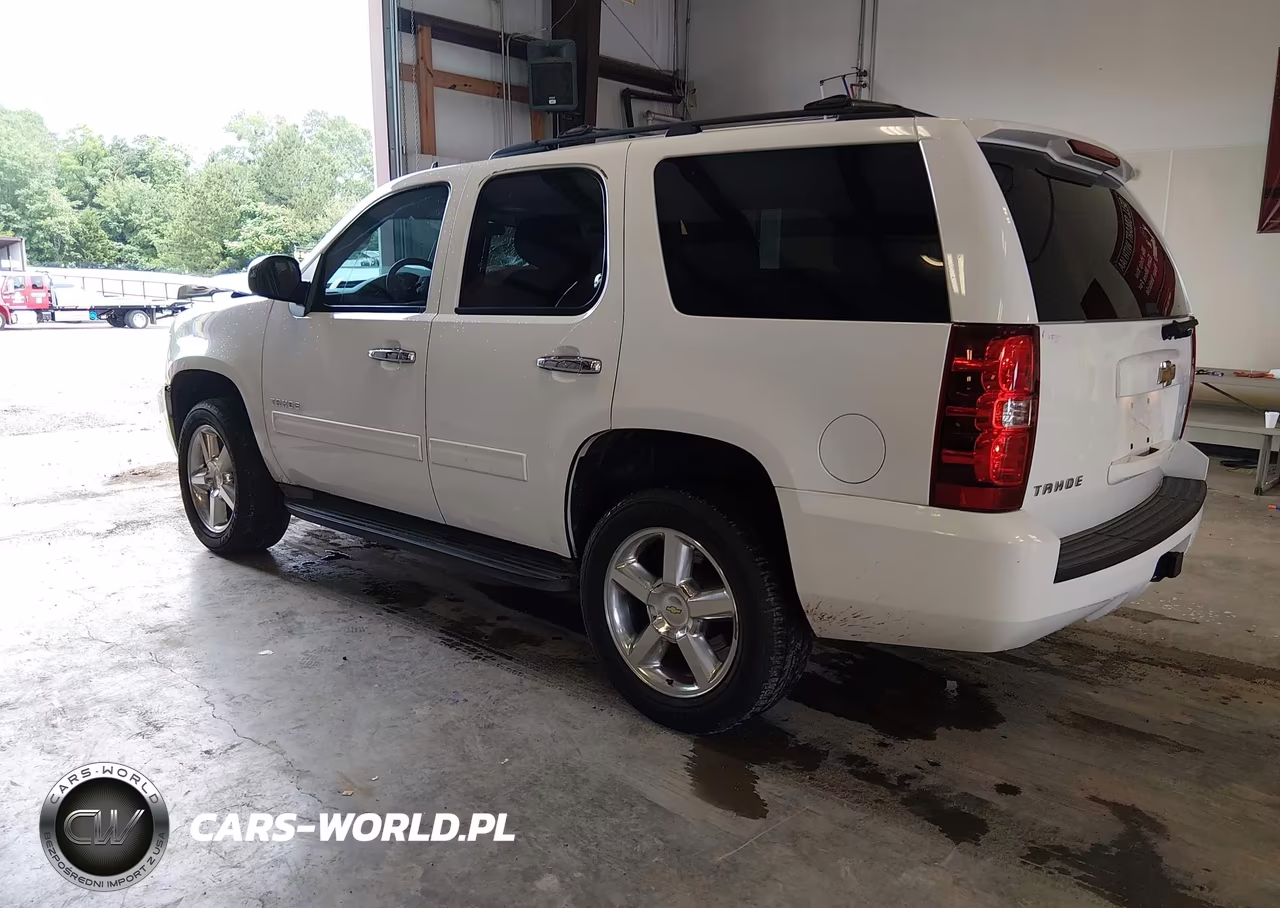 2013 Chevrolet Tahoe Ls VIN:1GNSCAE08DR367722 - 3