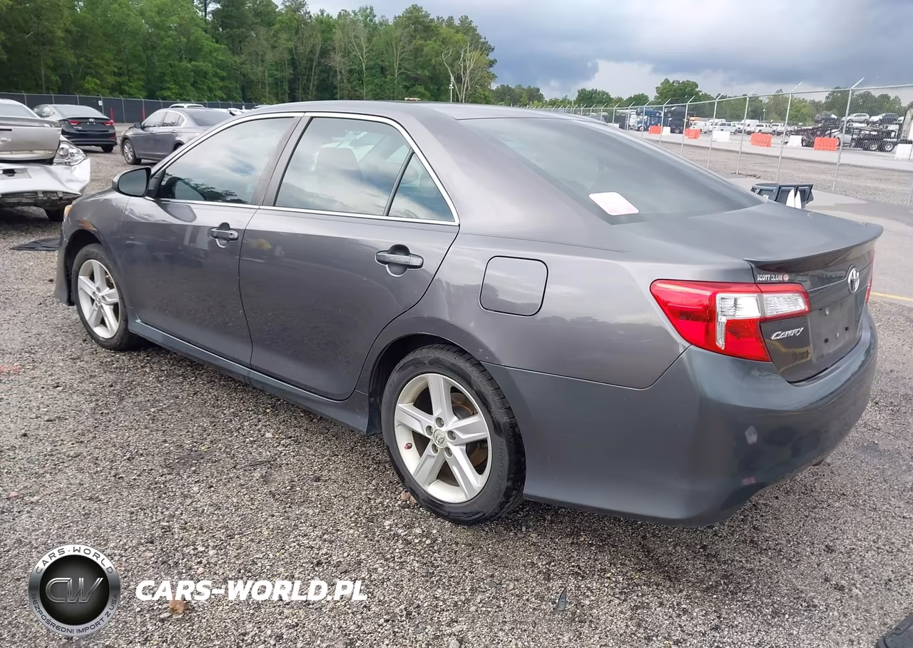 2014 Toyota Camry Se VIN:4T1BF1FK0EU832617 - 3