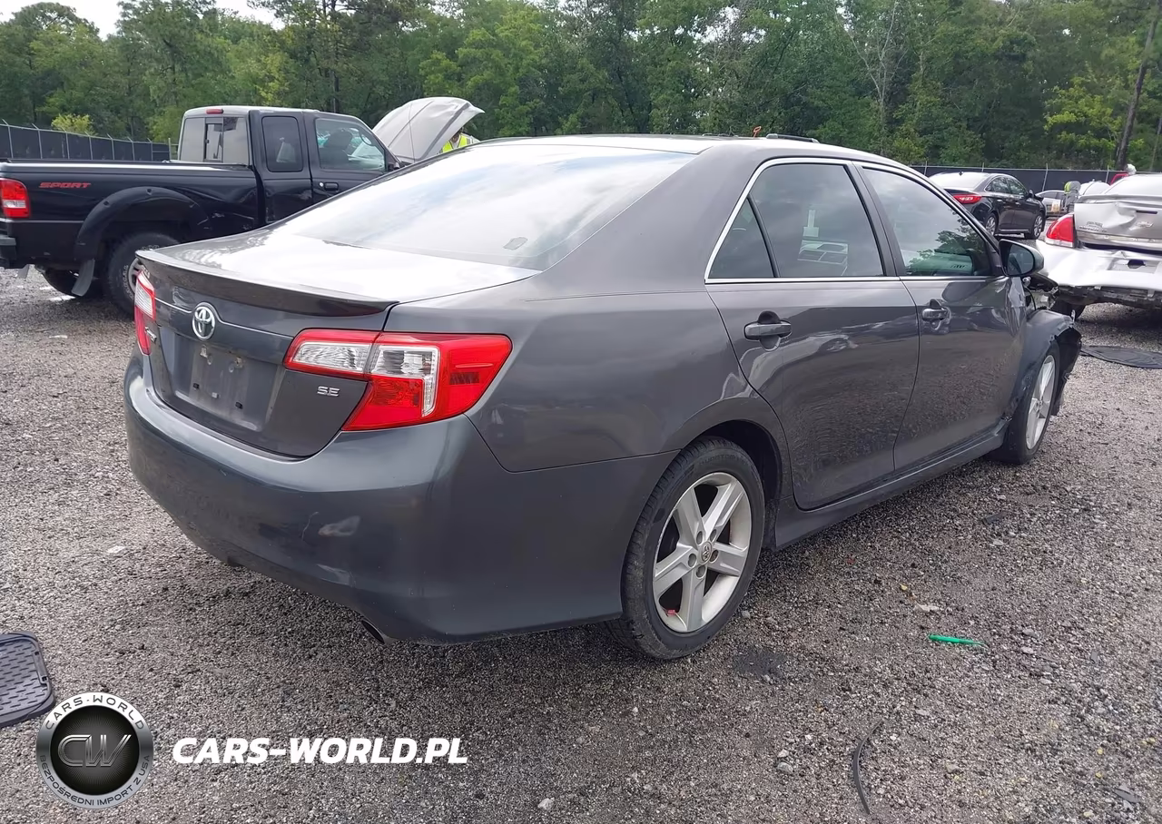 2014 Toyota Camry Se VIN:4T1BF1FK0EU832617 - 4