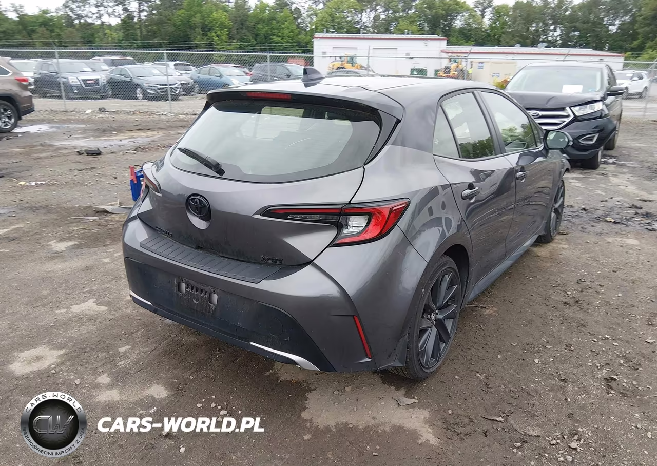 2025 Toyota Corolla Xse VIN:JTNC4MBE3S3236009 - 4