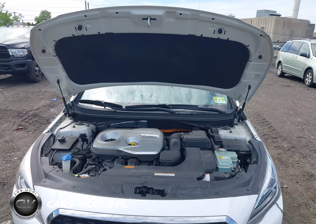 2016 Hyundai Sonata Hybrid VIN:KMHE24L11GA028773 - 10