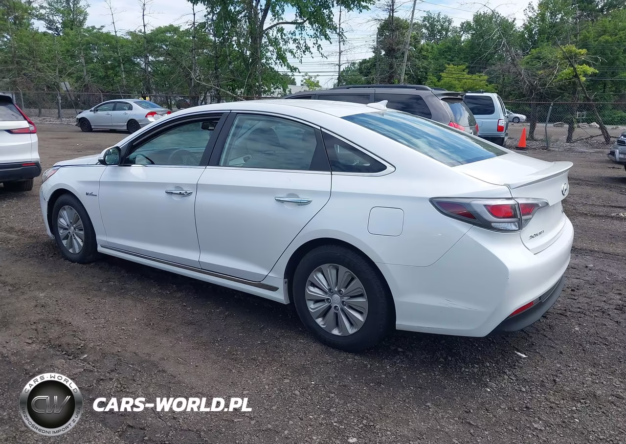 2016 Hyundai Sonata Hybrid VIN:KMHE24L11GA028773 - 3