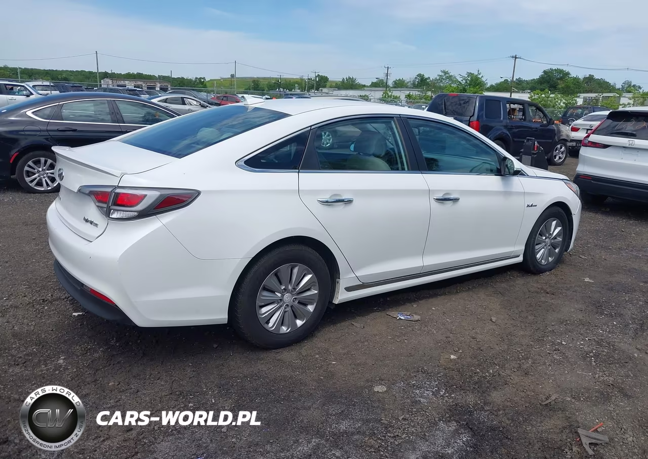 2016 Hyundai Sonata Hybrid VIN:KMHE24L11GA028773 - 4