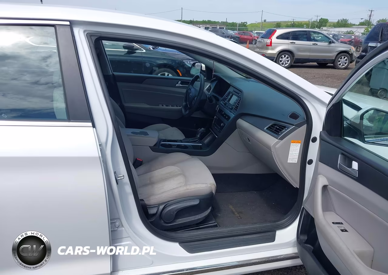 2016 Hyundai Sonata Hybrid VIN:KMHE24L11GA028773 - 5