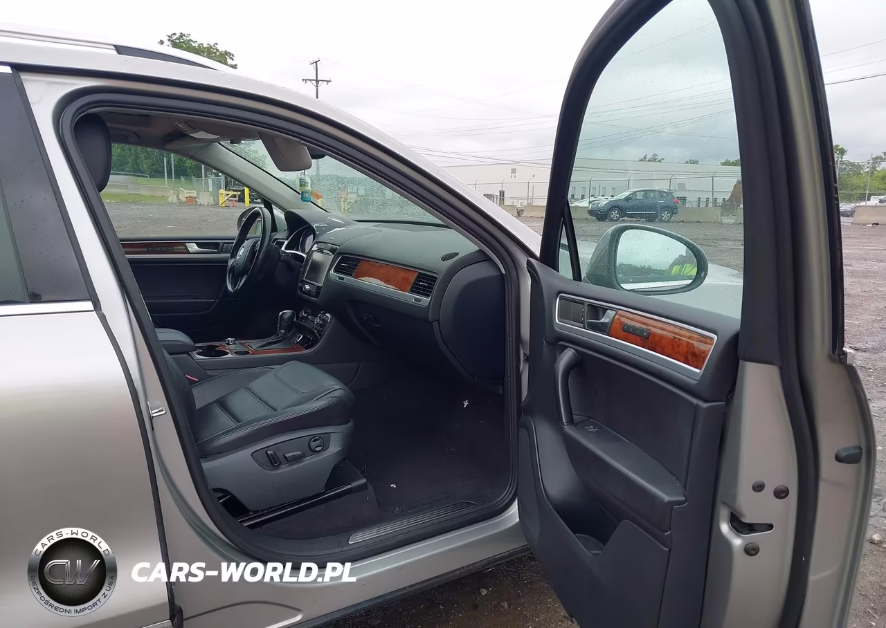 2012 Volkswagen Touareg Hybrid VIN:WVGEG9BP6CD009360 - 5