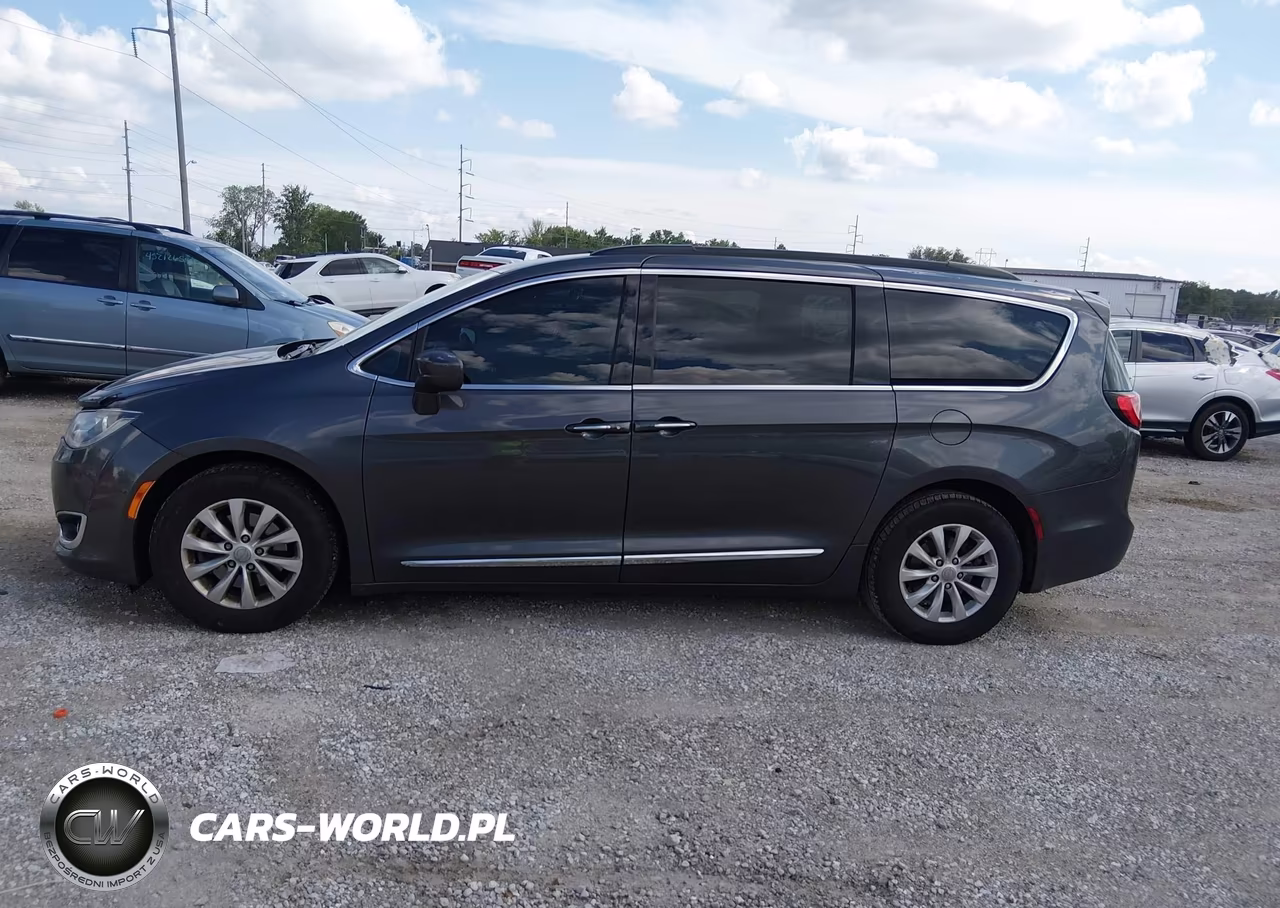 2017 Chrysler Pacifica Touring-L VIN:2C4RC1BG5HR667663 - 14