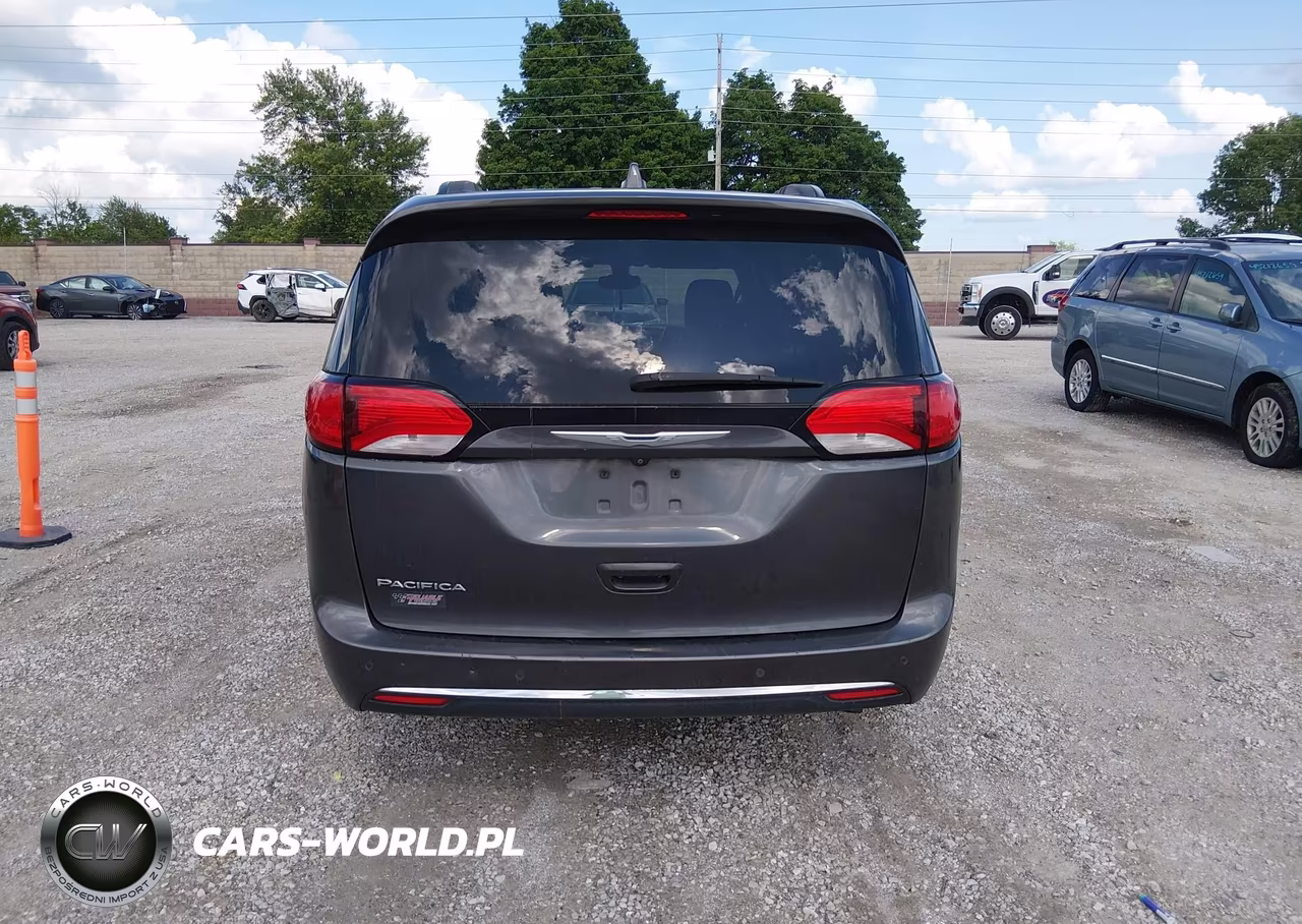 2017 Chrysler Pacifica Touring-L VIN:2C4RC1BG5HR667663 - 16