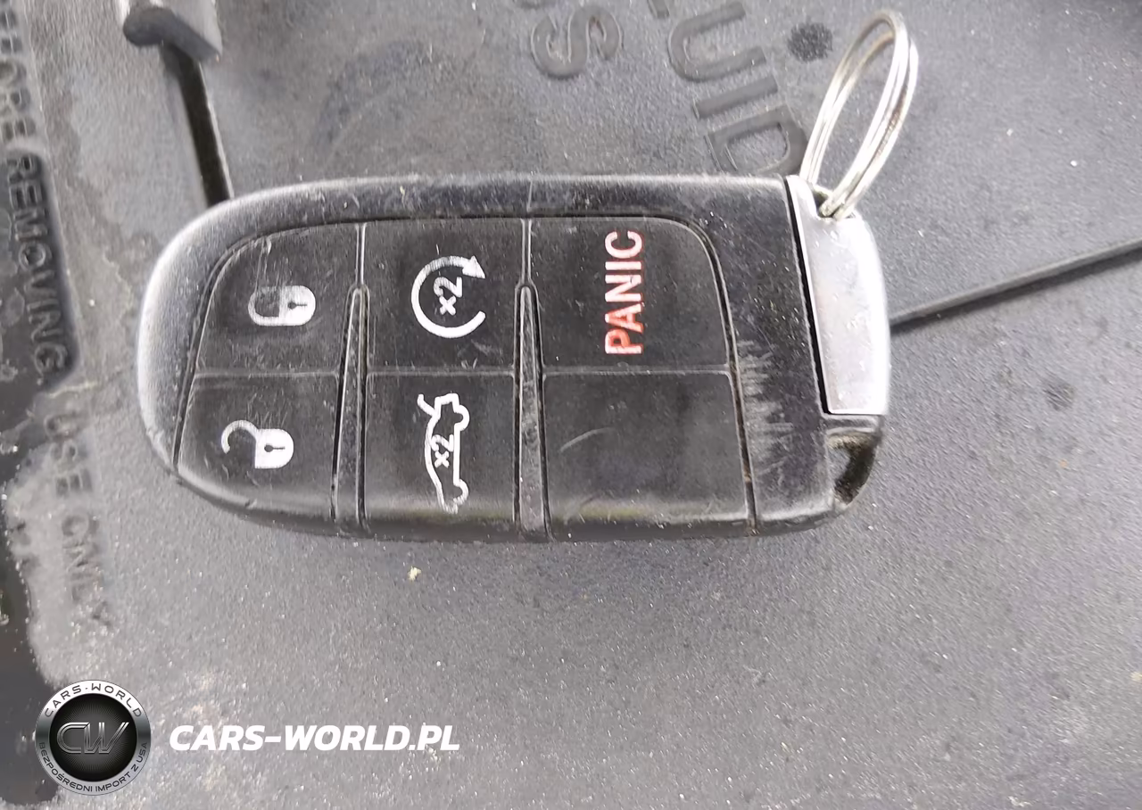 2015 Chrysler 300C Platinum VIN:2C3CCAPT3FH881957 - 11