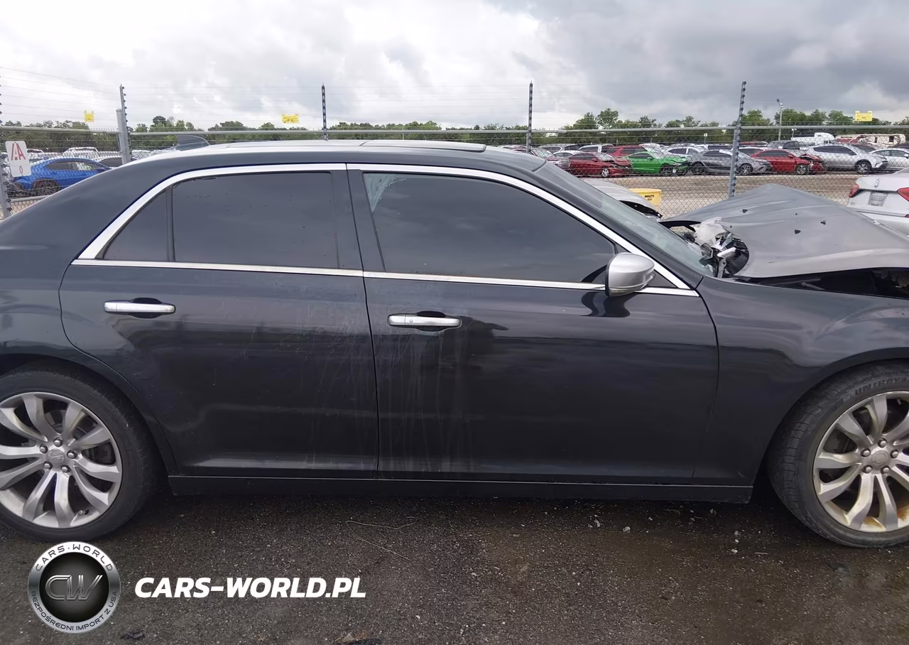 2015 Chrysler 300C Platinum VIN:2C3CCAPT3FH881957 - 13