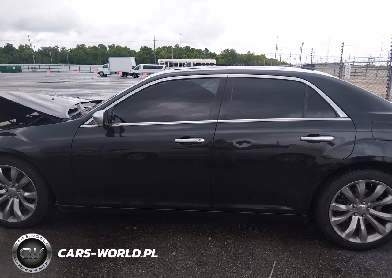 2015 Chrysler 300C Platinum VIN:2C3CCAPT3FH881957 - 14