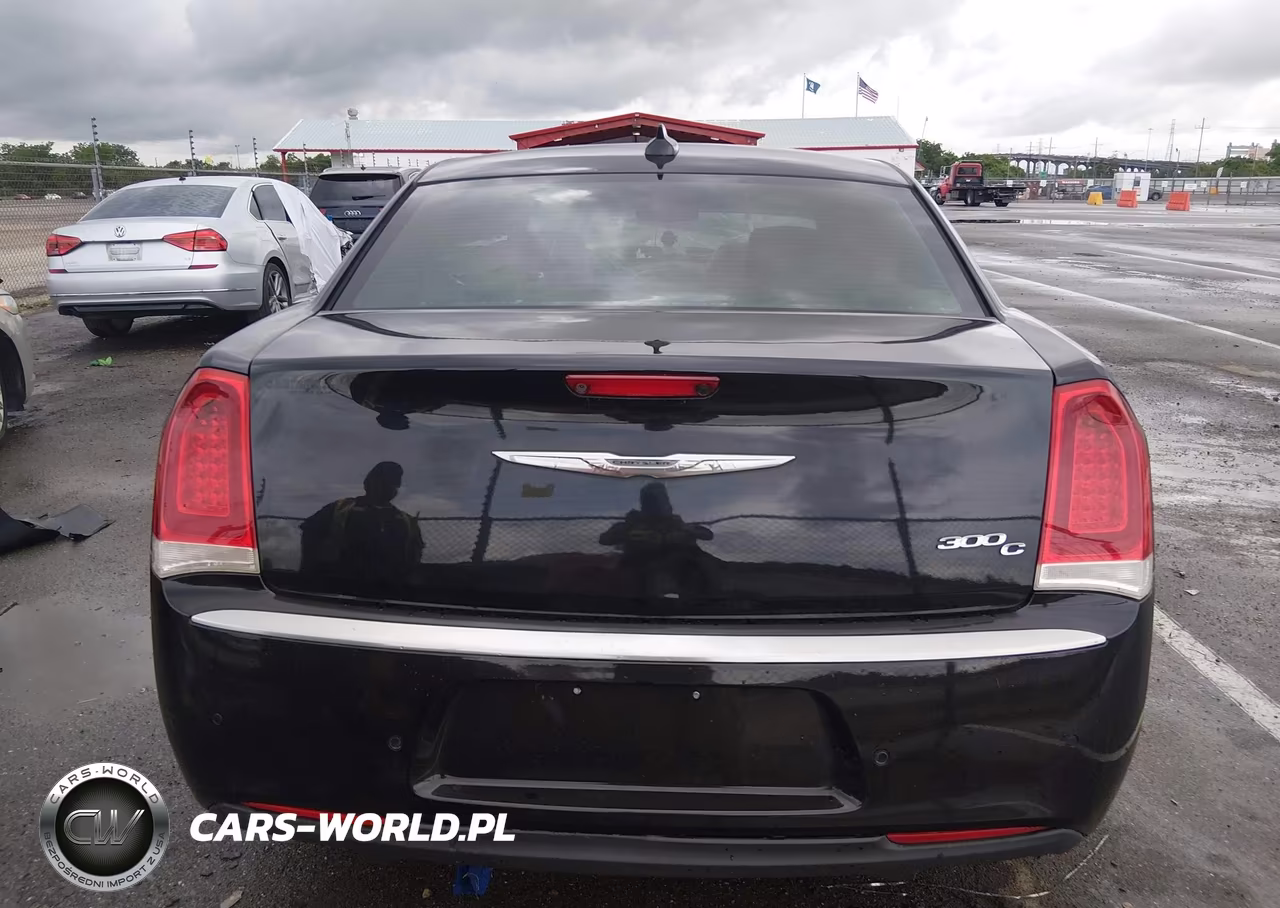 2015 Chrysler 300C Platinum VIN:2C3CCAPT3FH881957 - 16