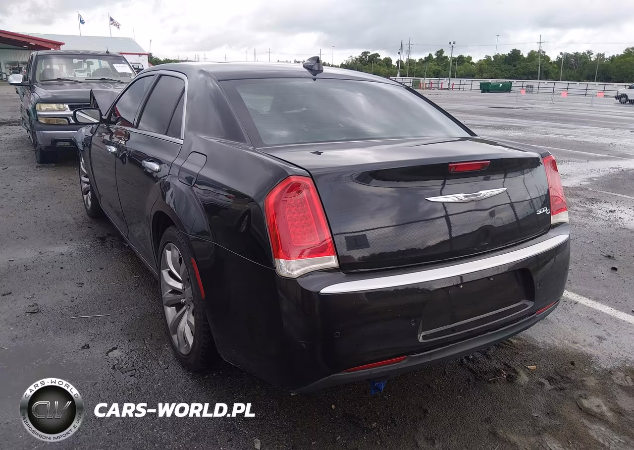 2015 Chrysler 300C Platinum VIN:2C3CCAPT3FH881957 - 3