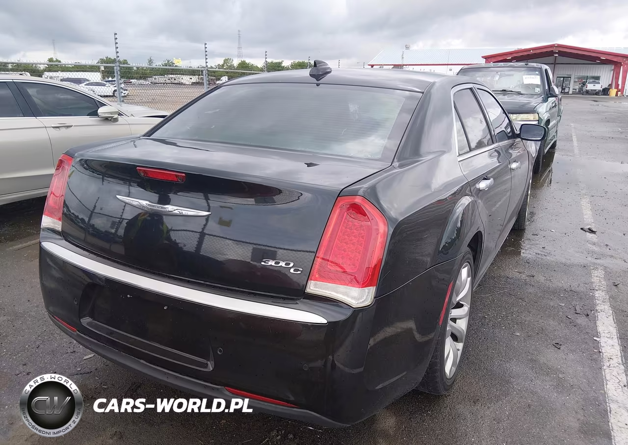 2015 Chrysler 300C Platinum VIN:2C3CCAPT3FH881957 - 4