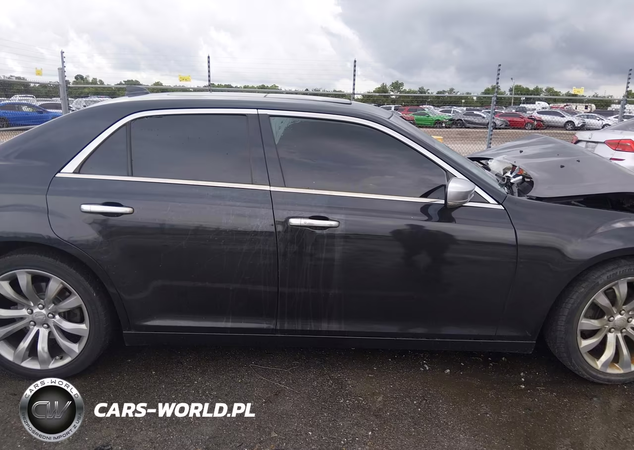 2015 Chrysler 300C Platinum VIN:2C3CCAPT3FH881957 - 5
