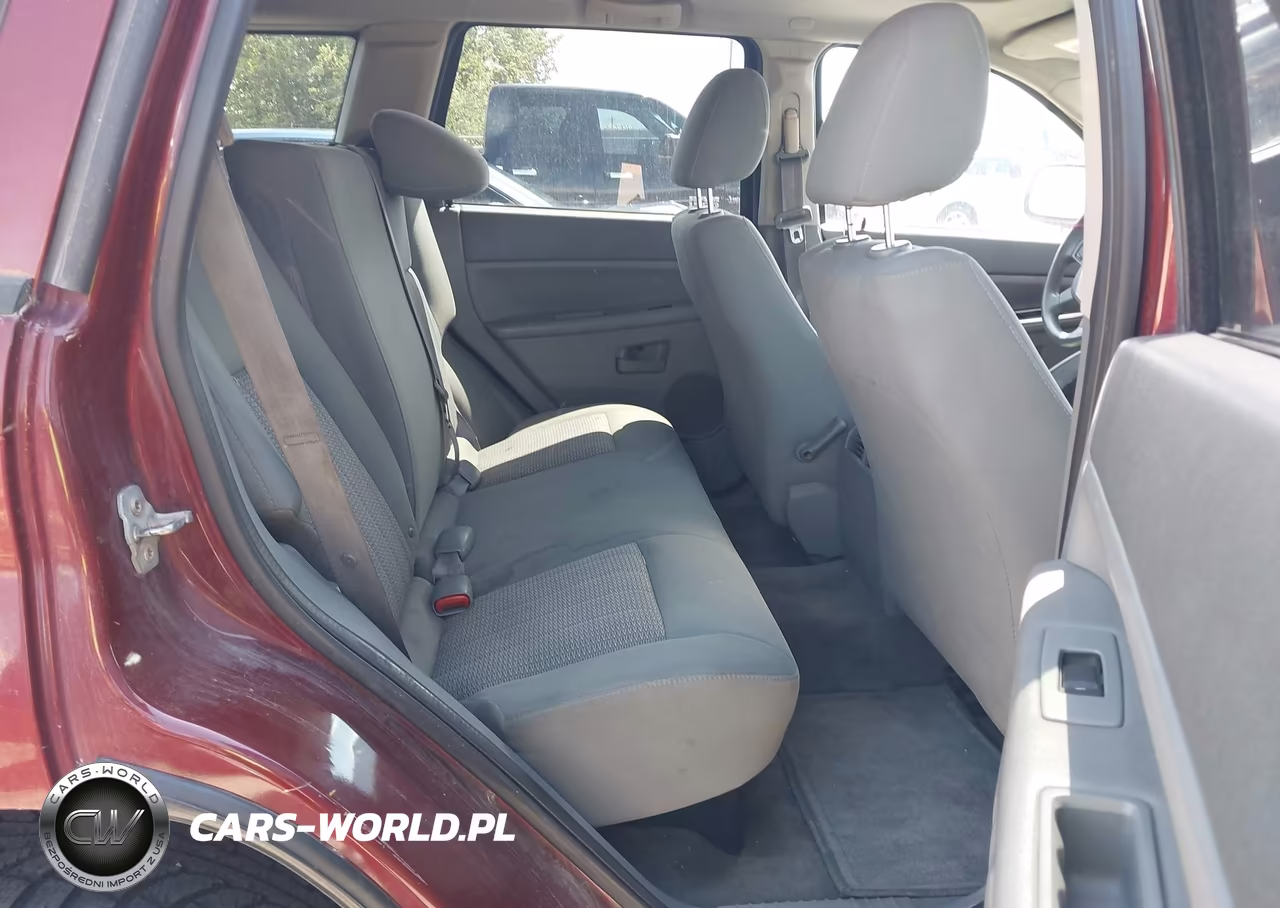 2007 Jeep Grand Cherokee Laredo VIN:1J8HR48PX7C619756 - 8