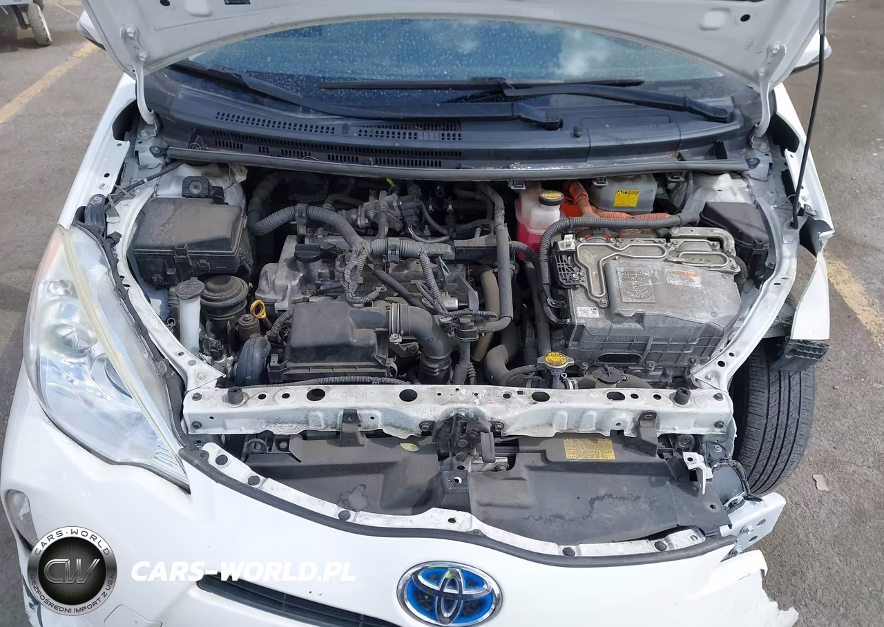 2014 Toyota Prius C Three VIN:JTDKDTB3XE1074985 - 10