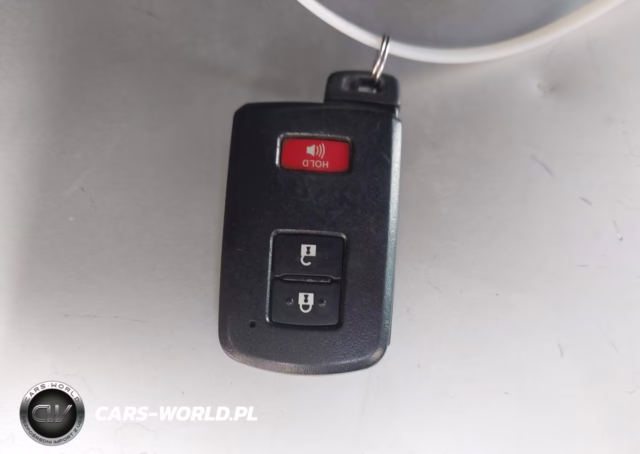2014 Toyota Prius C Three VIN:JTDKDTB3XE1074985 - 11