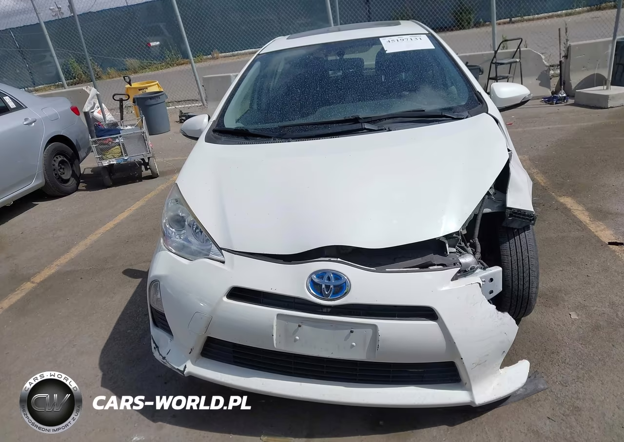 2014 Toyota Prius C Three VIN:JTDKDTB3XE1074985 - 13